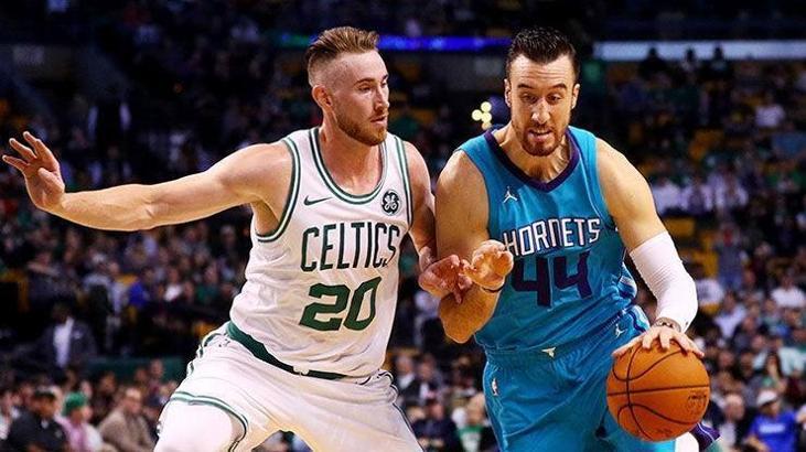 Irving ve Hayward'ın ilk maçında Daniel Theis dikkat çekti