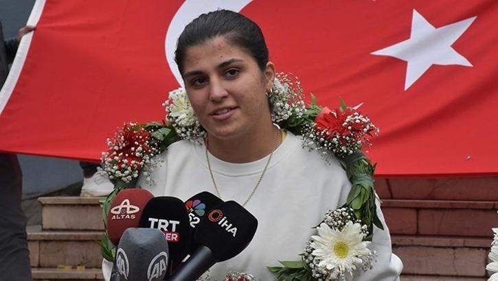 Busenaz Sürmeneli'nin ismi Bayburt'ta spor salonuna verilecek