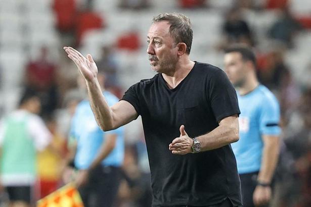 Sergen Yalçın'dan futbolcularına: Kazanmaya devam