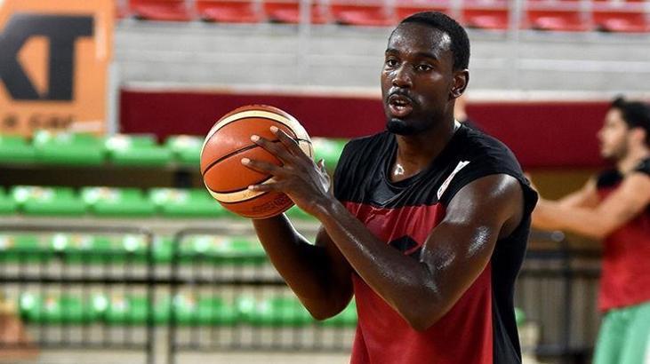 Pınar Karşıyaka'da Dustin Hogue telaşı