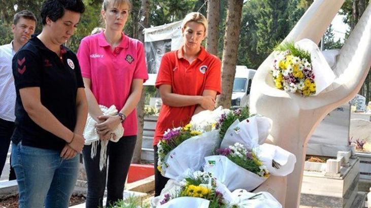 Kadın takımlarından anlamlı ziyaret