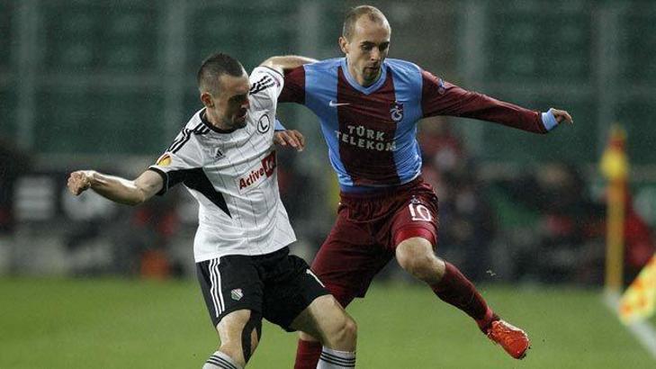 Adrian'ın ağzını bıçak açmıyor