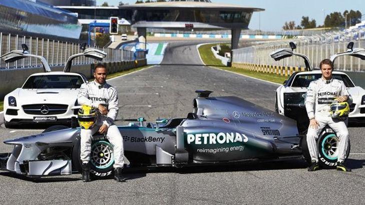 Mercedes'ten Red Bull'a çalım!