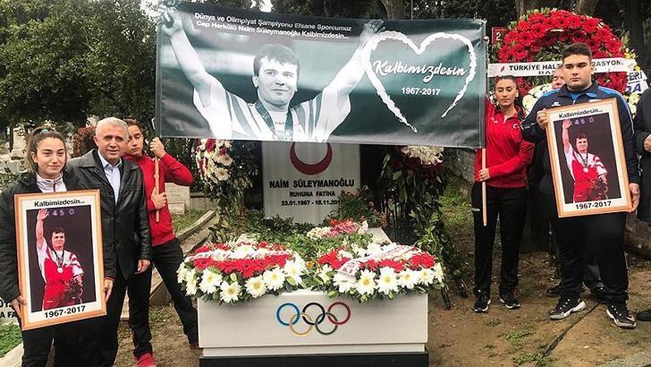 Naim Süleymanoğlu mezarı başında anıldı
