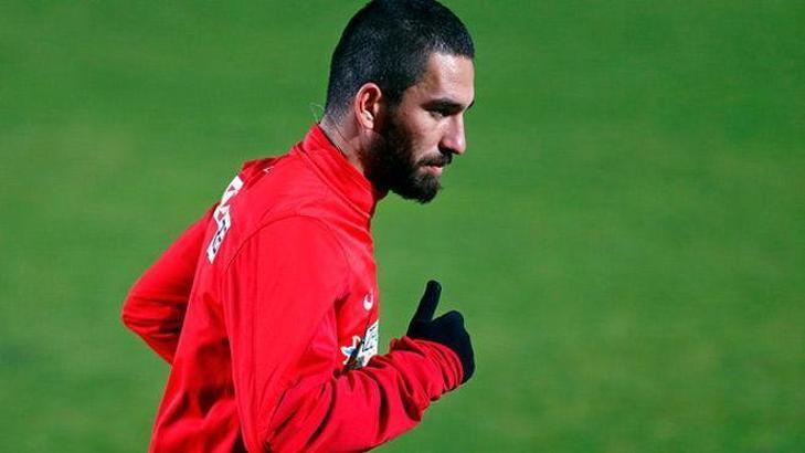 Arda Turan'dan, annesi vefat eden Tolga Zengin'e başsağlığı