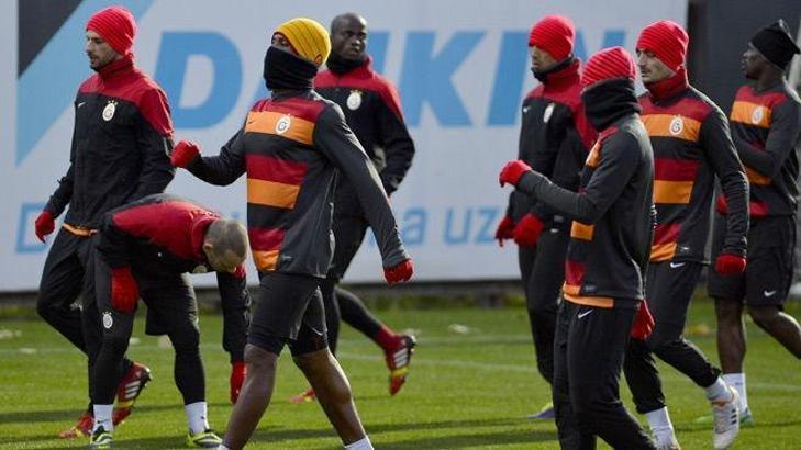 Aslan pusuya yattı