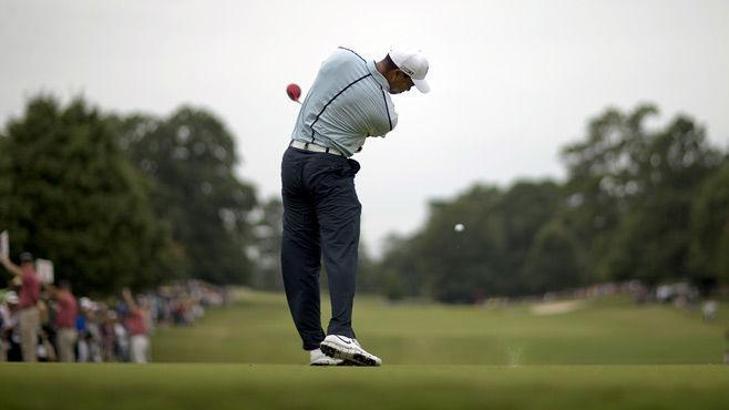 Tiger Woods zirveyi bırakmıyor