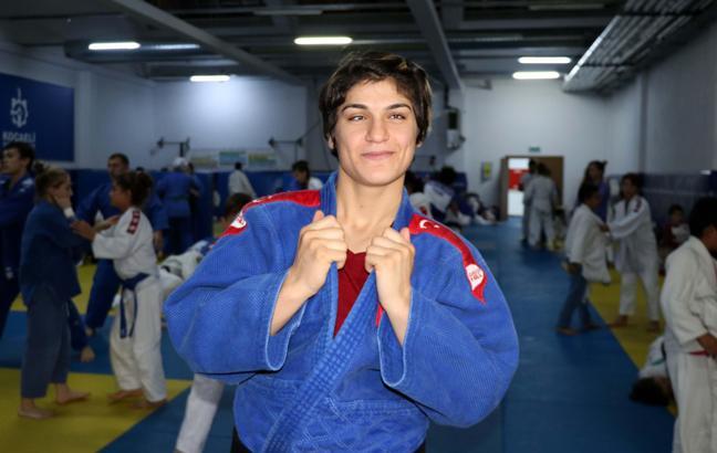 Görme engelli judocu Zeynep Çelik'ten tarihi altın madalya
