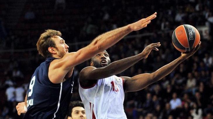 Andolu Efes farklı geçti: 88-65