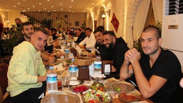 MKE Ankaragücü'nde yönetim, futbol takımıyla yemekte buluştu