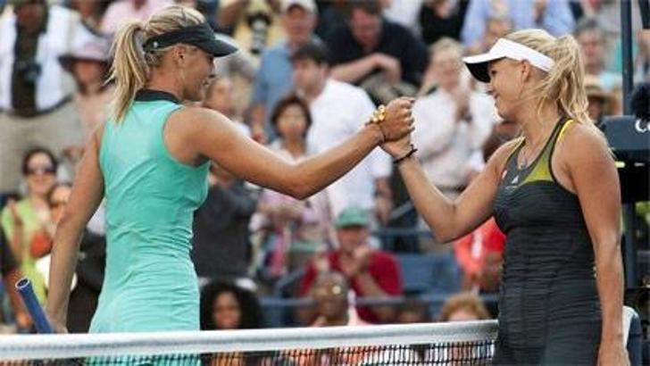 Sharapova Wozniacki'ye elendi
