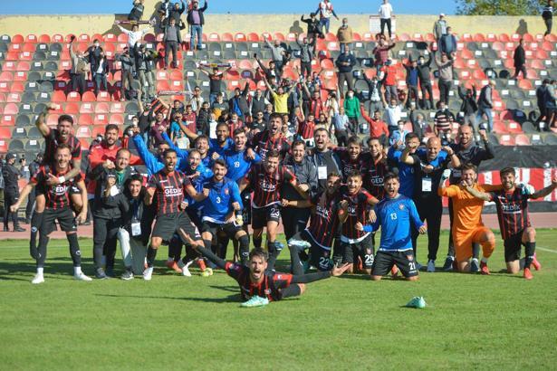 Uşakspor, taraftarlarının gönlünü aldı