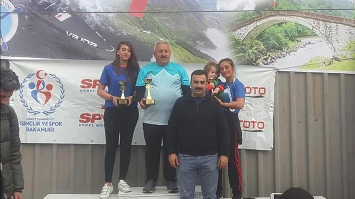 Denizde çalışıp Akarsu Slalom Şampiyonası'nda madalya kazandılar