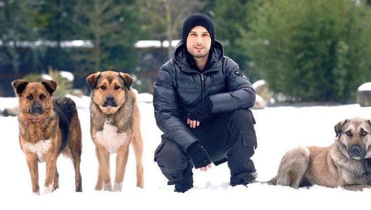 Tarkan'dan 'sokak hayvanları' çağrısı