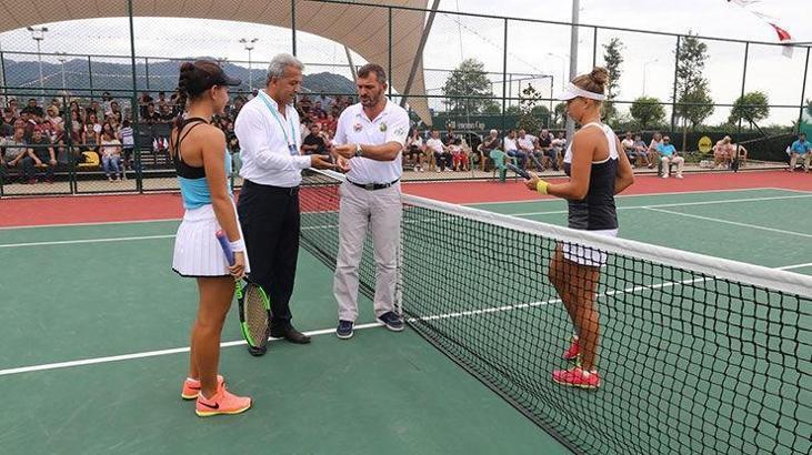 Artvin'de tenis heyecanı yaşandı