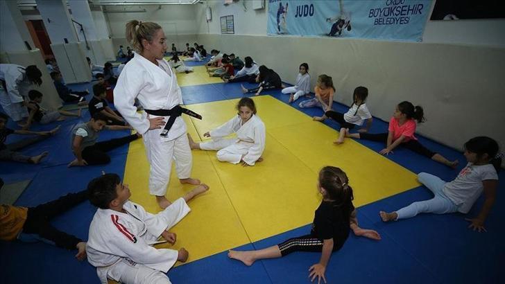 Olimpiyatlarda tarihe geçen Hülya Şenyurt, geleceğin şampiyonlarını yetiştiriyor