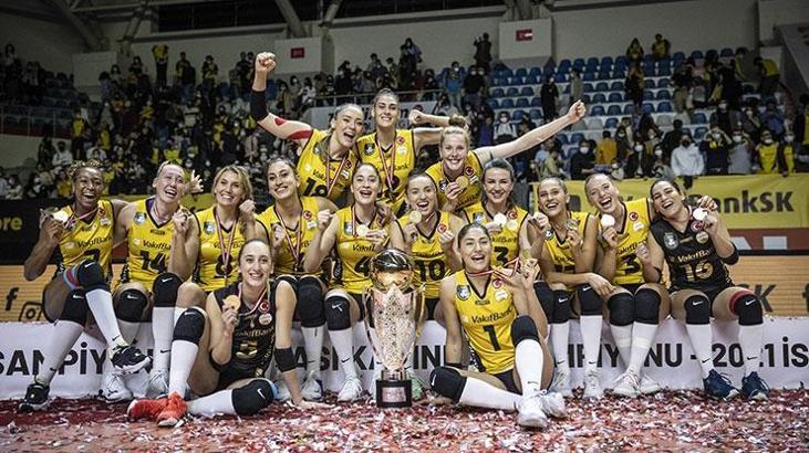 VakıfBank, Spor Toto Şampiyonlar Kupası'nı aldı