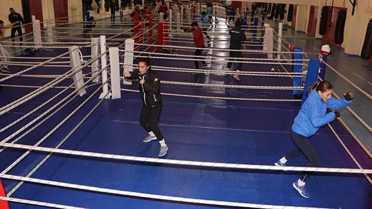 Kadın boksörlerin hedefi en az 4 madalya