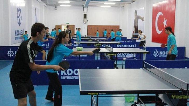 Masa tenisinde Kağıtspor şov