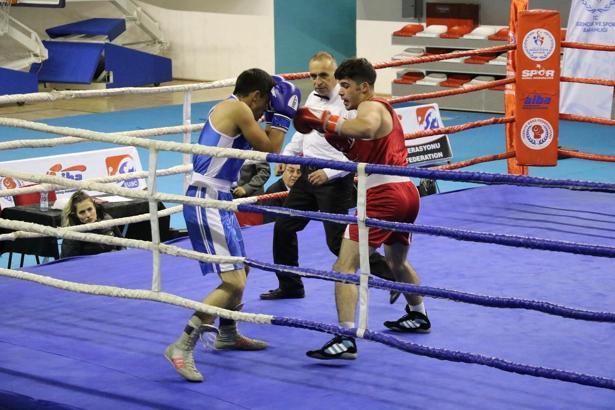 Büyük Erkekler Türkiye Ferdi Boks Şampiyonası Ağrı'da başladı