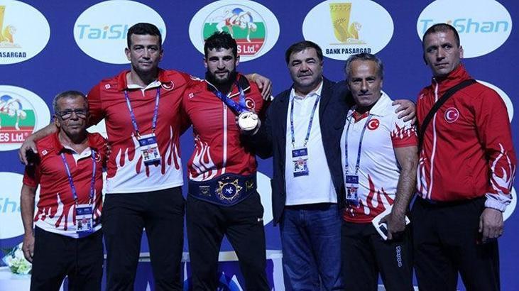 Başar ailesi dört altın adam çıkarttı