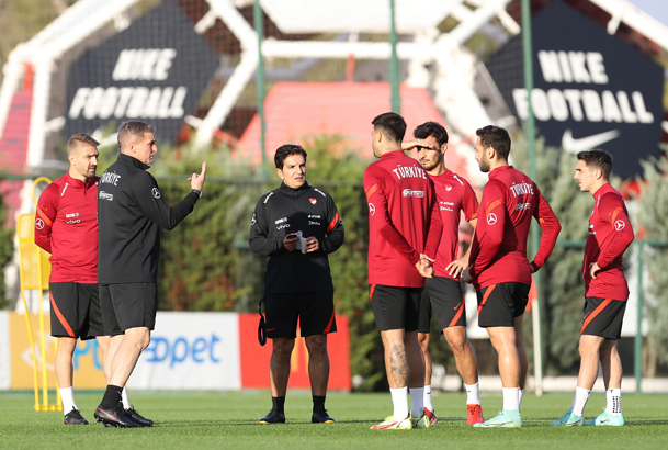 A Milli Futbol Takımı, Stefan Kuntz yönetiminde Norveç maçı hazırlıklarına başladı