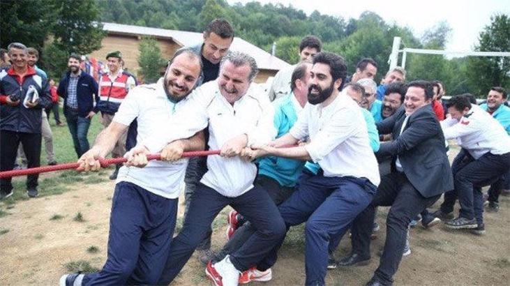 Bakan Osman Aşkın Bak, gençlerle spor yaptı