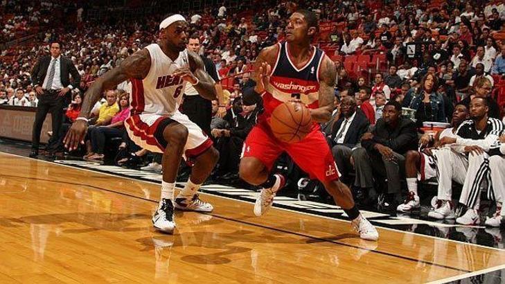 Lebron, Heat'i sırtladı