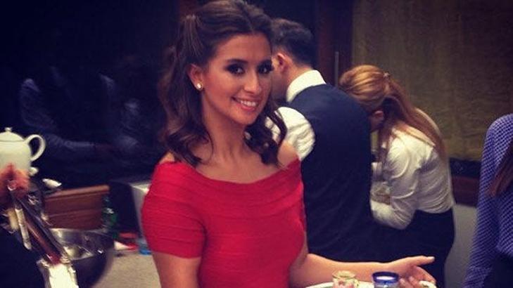 Buse Terim'e sponsorlu nişan!