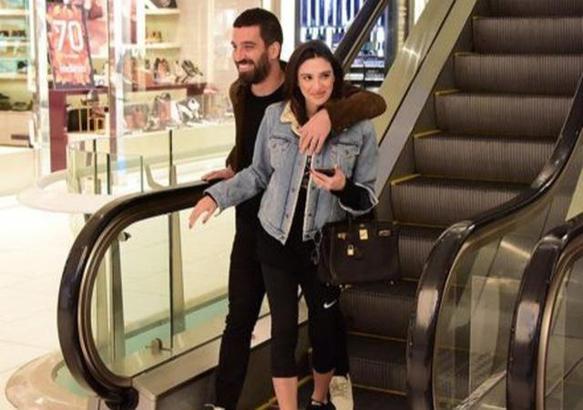 Aslıhan Doğan doğumdan sonra ilk kez görüntülendi