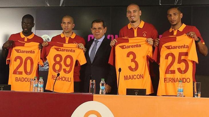 Galatasaray'da 4 oyuncu için imza töreni düzenlendi