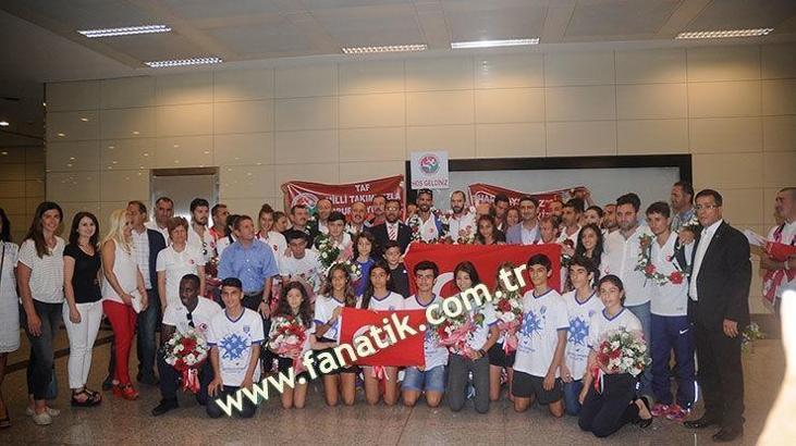 Atletizm Milli Takımı, yurda döndü