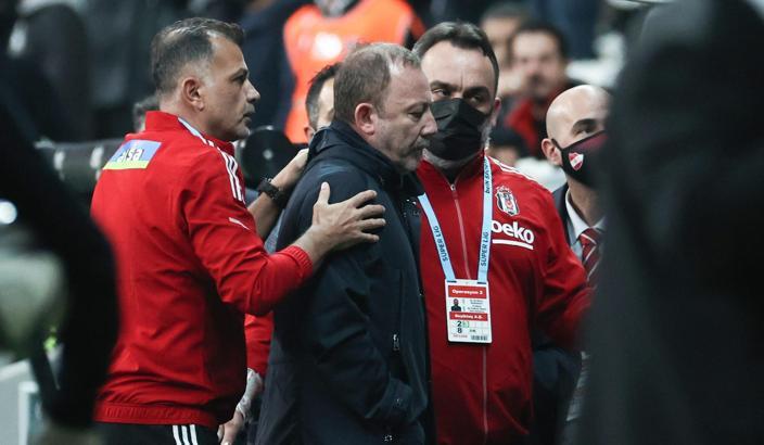 Beşiktaş-Sivasspor maçında Sergen Yalçın'a kırmızı kart!