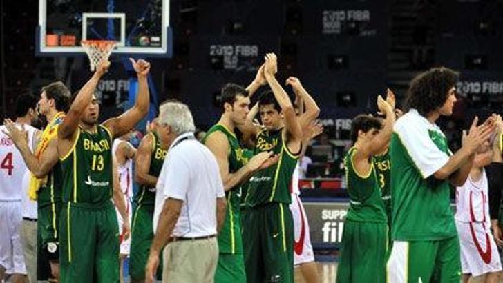 Salonda Samba rüzgarı:81-65