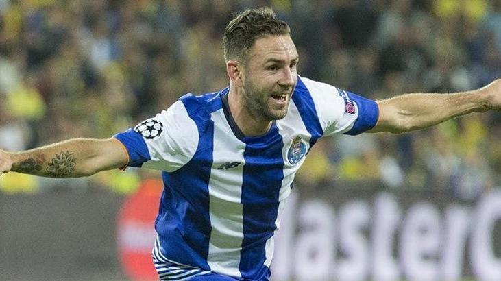 Fenerbahçe'de sol bek hedefi: Miguel Layun
