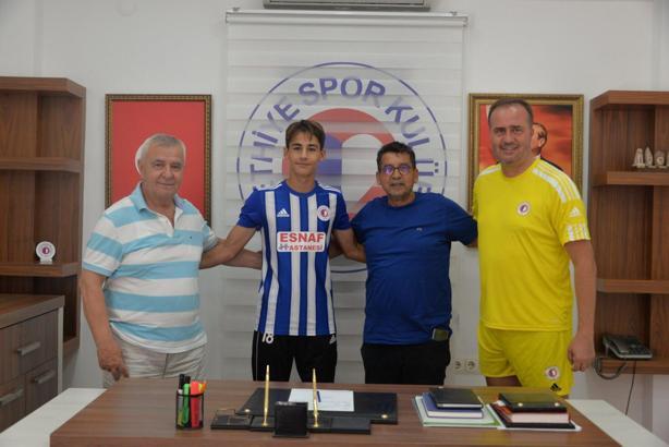 Fethiyespor'da Cihan Kazan profesyonel oldu