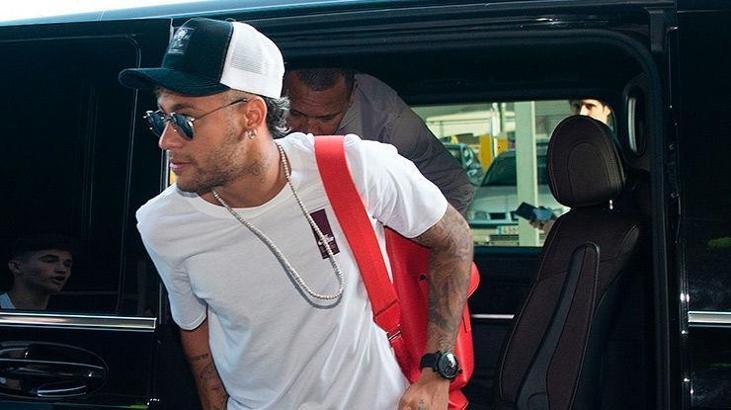 Neymar, transfer rekorunu altüst etti