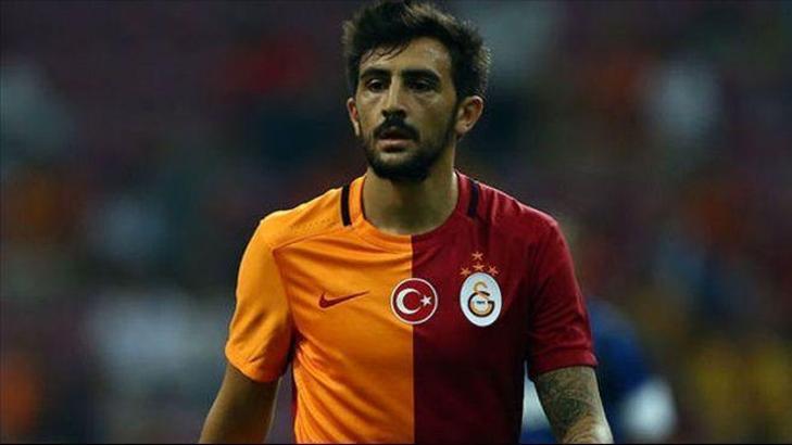 Jem Karacan isyan etti