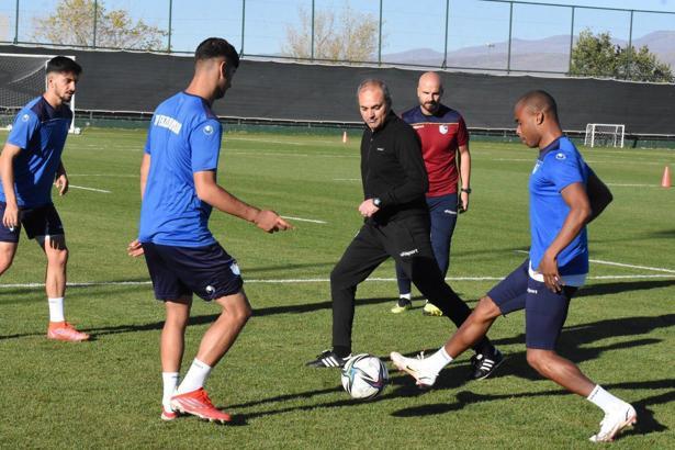 Erkan Sözeri: Erzurum'u çok iyi temsil edip Süper Lig'e çıkacağız