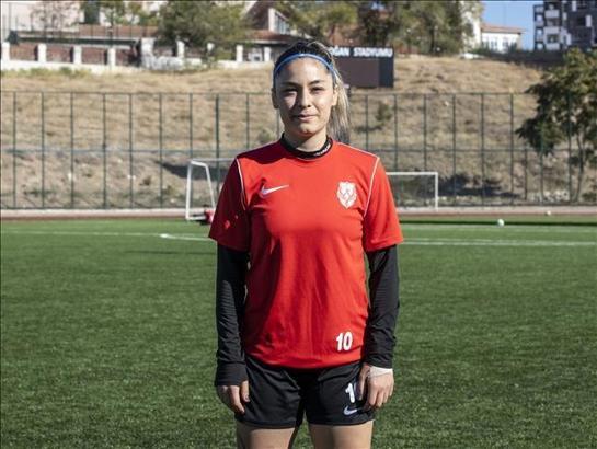 Damla Köse: İngilizce kursundan kaçıp futbol sahasına koşuyordum