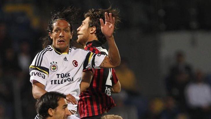 Bruno Alves kapı gibi
