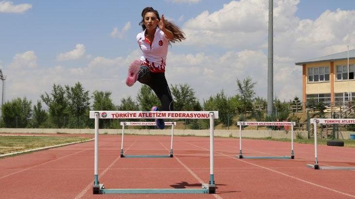 Kara lastikli atlet kızın gözü olimpiyatlarda