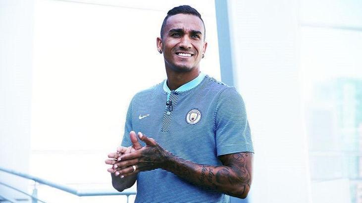Danilo resmen Manchester City'de