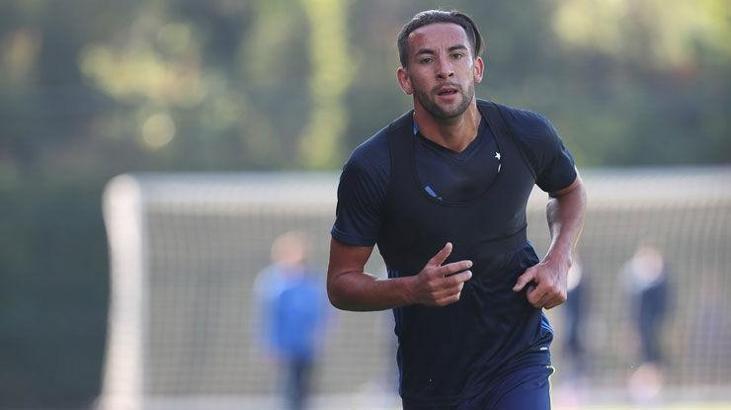 Fenerbahçe'nin yeni transferi Isla, ilk idmanına çıktı