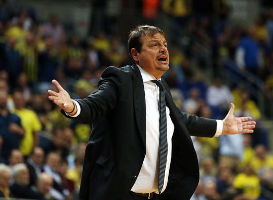 Ergin Ataman: Bu zemin basketbol oynamaya uygun değil