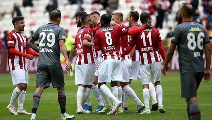 Sivasspor evindeki galibiyet hasretini 4 maçın ardından sonlandırdı