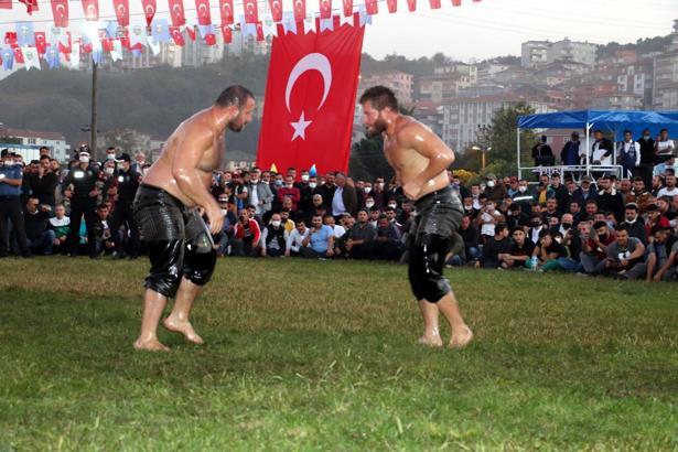 Alaplı'da başpehlivan İsmail Balaban oldu