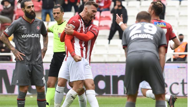 Sivasspor'un savunma oyuncusu Goutas, rakip fileleri boş geçmiyor