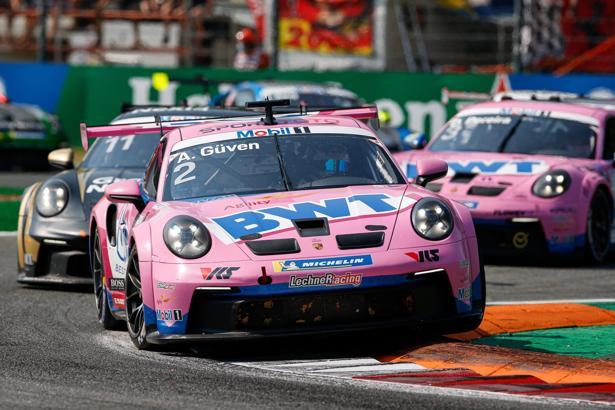 Ayhancan Güven, Carrera Cup'ın Almanya serisinin 11. ayağında zirvede