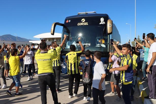 Son dakika! Fenerbahçe, 6 futbolcuyu Hatay'a götürmedi